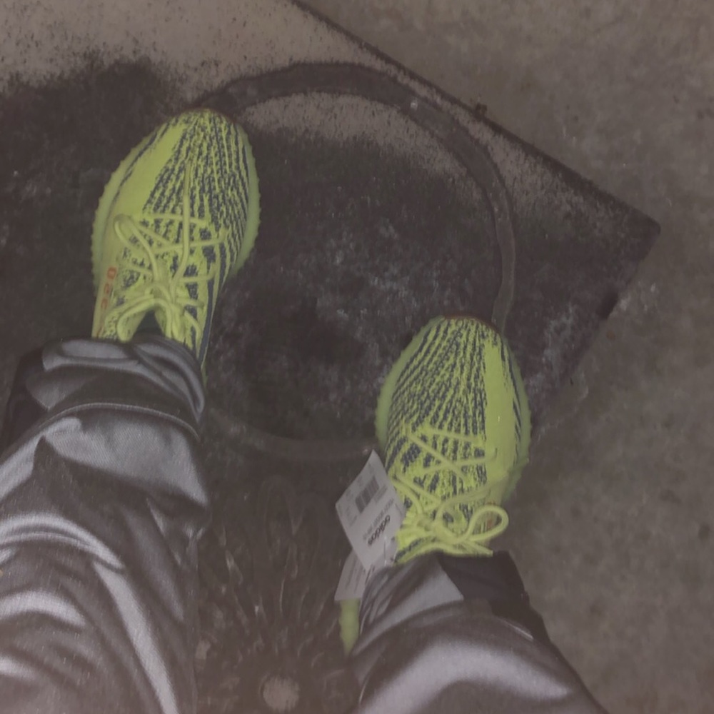 Yeezy frozen yellow v2  verified by stock x